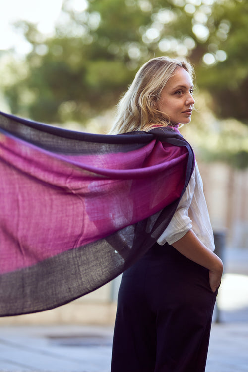 Cashmere & Linen Scarf – Black & Magenta